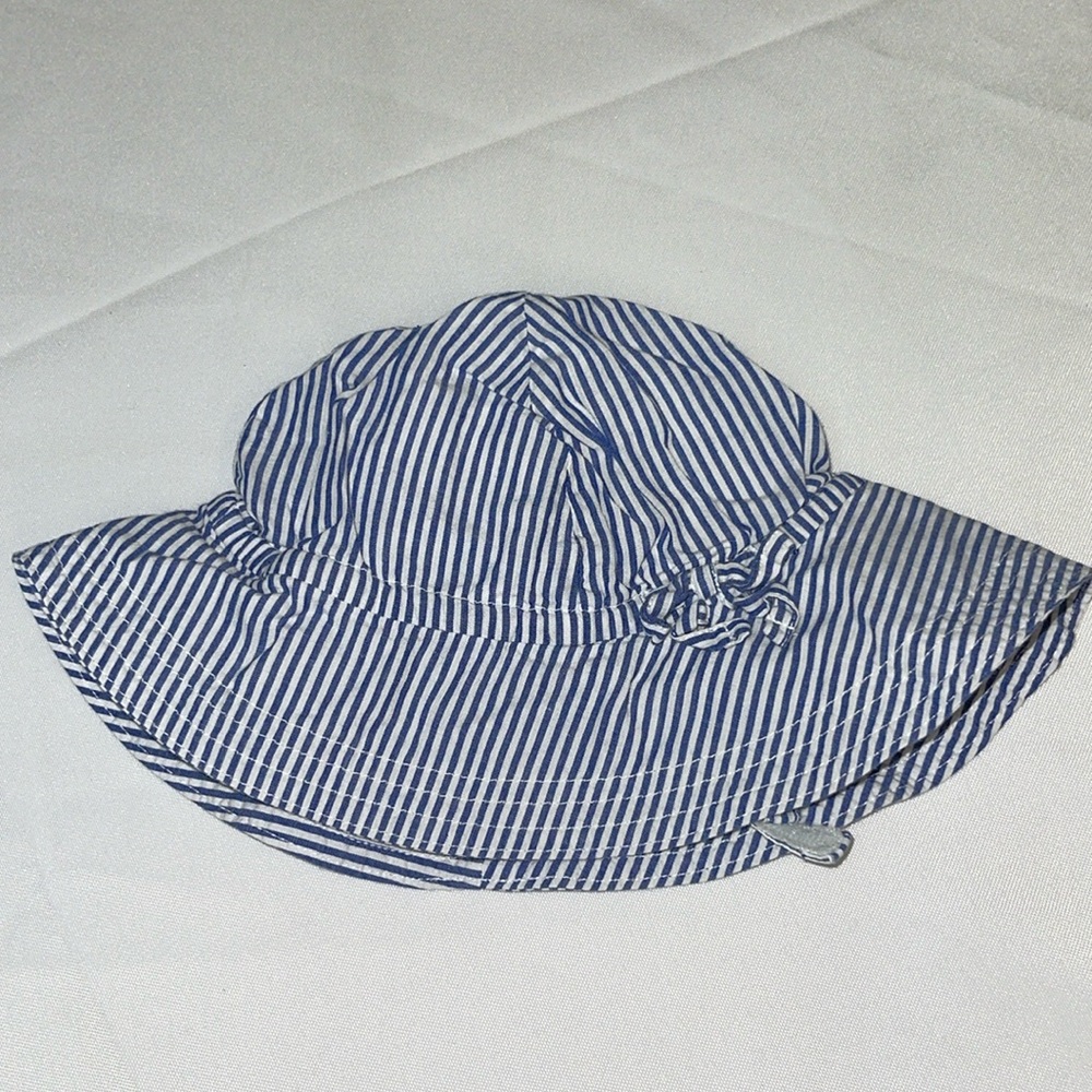 Baby Gap 6-12 months striped sun hat with chin straps, blue and white, so soft!